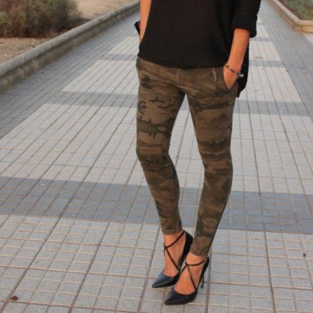 Zara camo Moro pants size 2 fits like 0